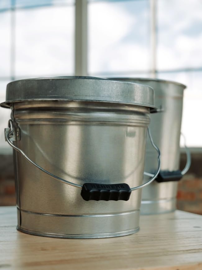 6 Gallon Galvanized Steel Storage Can with Locking Lid L810