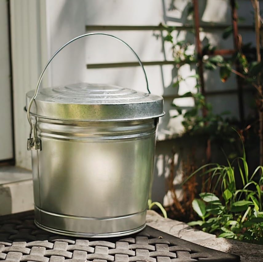 6 Gallon Galvanized Steel Storage Can with Locking Lid L810